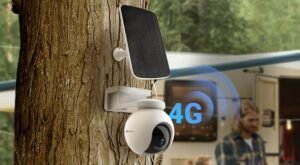 ⁦كاميرا مراقبة إيزفيز EB8 تعمل بشبكة 4G وبطارية - مع لوح طاقة شمسية⁩ - الصورة ⁦3⁩